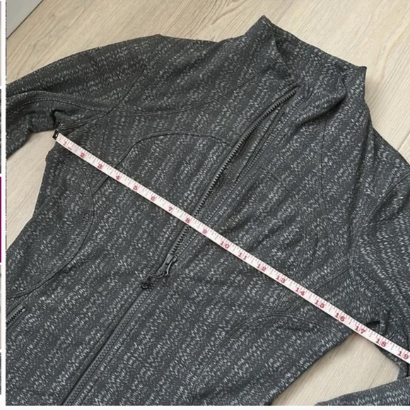 Lululemon Forme Jacket Ziggy Wee October Angel Wing - Gray Size 6 - With Cuffins - Picture 7 of 9